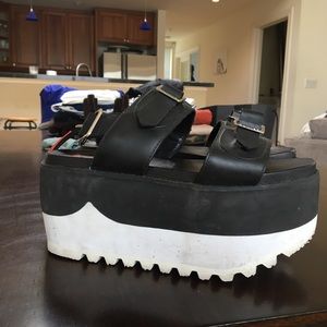 Hunter platform sandals